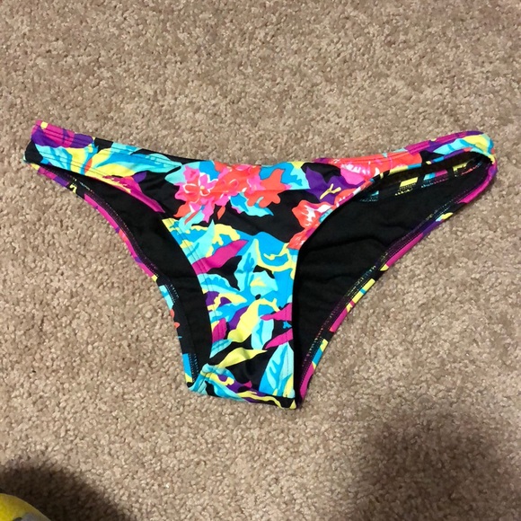 Roxy Other - NWOT Roxy Barhing suit bottoms